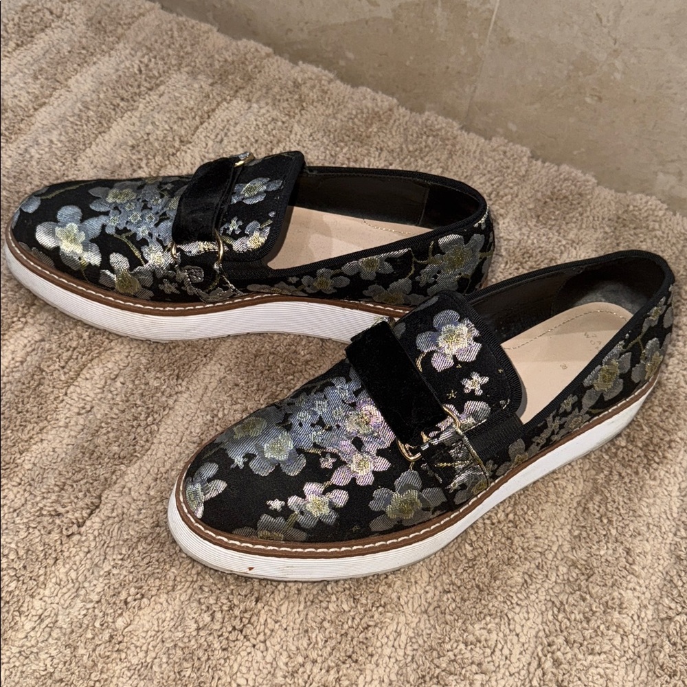 Floral Embroidered Slip-On Loafers. Zara Woman